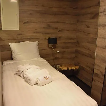 Flat 40 By Malmedreams *