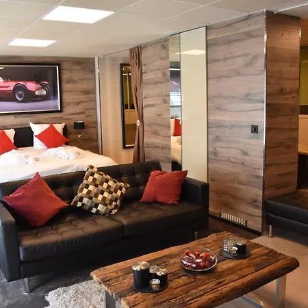 Flat 40 By Malmedreams