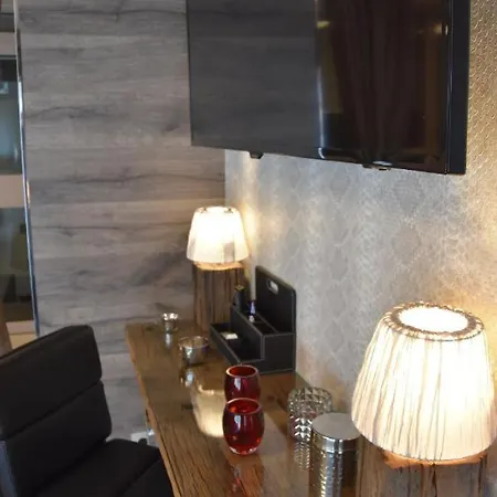 Flat 40 By Malmedreams