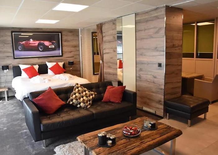 Flat 40 By Malmedreams